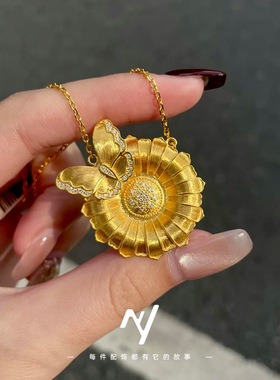 2026新款小众高级感拉丝向日葵点钻蝴蝶吊坠沙金锁骨链送女友礼物