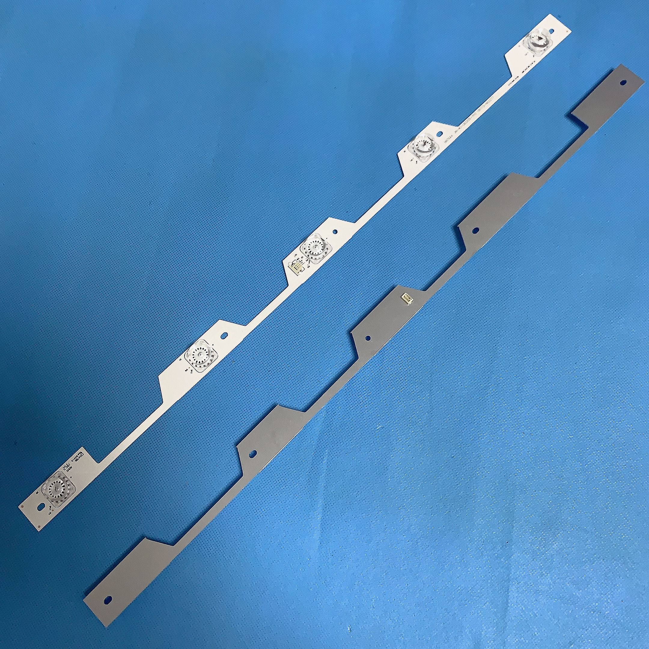 适用TCL L32P1灯条YHE-4C-LB3205-YH3一套2根5灯通用电视背光灯条 - 图0