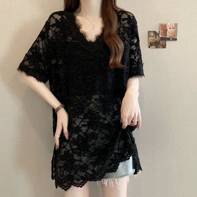 Fat MM 300 ປອນເລັກນ້ອຍ see-through stitching layered lace shirt large size Korean style versatile v-neck short-sleeved topmid-length women summer summer