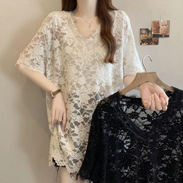 Fat MM 300 ປອນເລັກນ້ອຍ see-through stitching layered lace shirt large size Korean style versatile v-neck short-sleeved topmid-length women summer summer