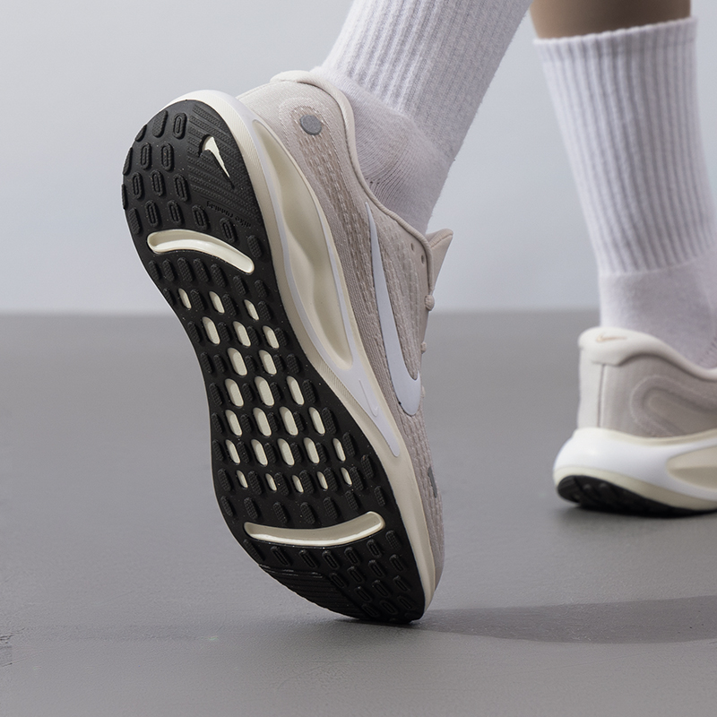 NIKE耐克女鞋2025新款JOURNEY RUN透气跑步鞋缓震运动鞋GJ7765 - 图2