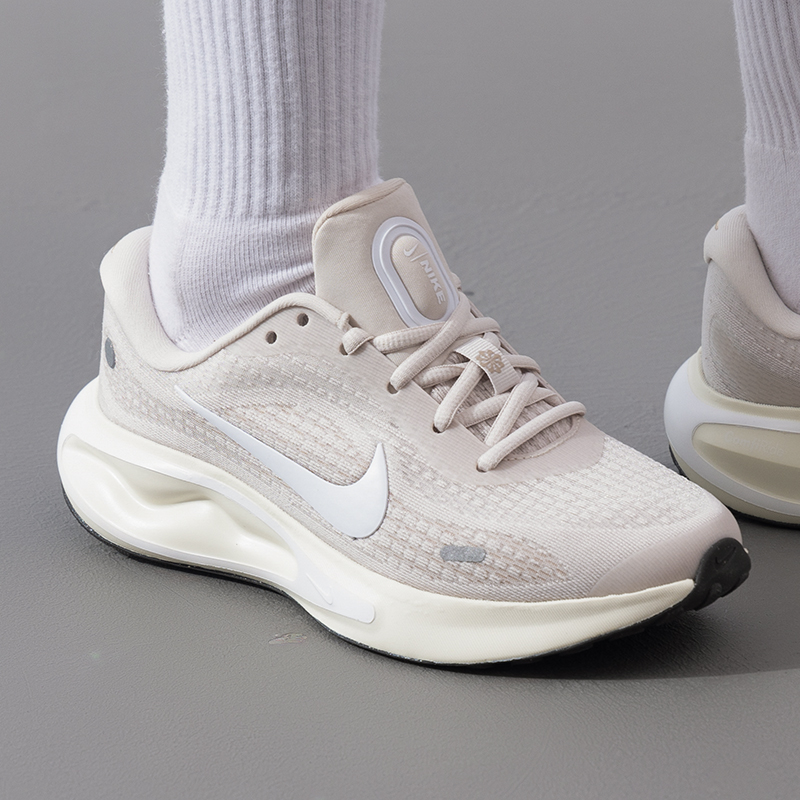 NIKE耐克女鞋2025新款JOURNEY RUN透气跑步鞋缓震运动鞋GJ7765 - 图0
