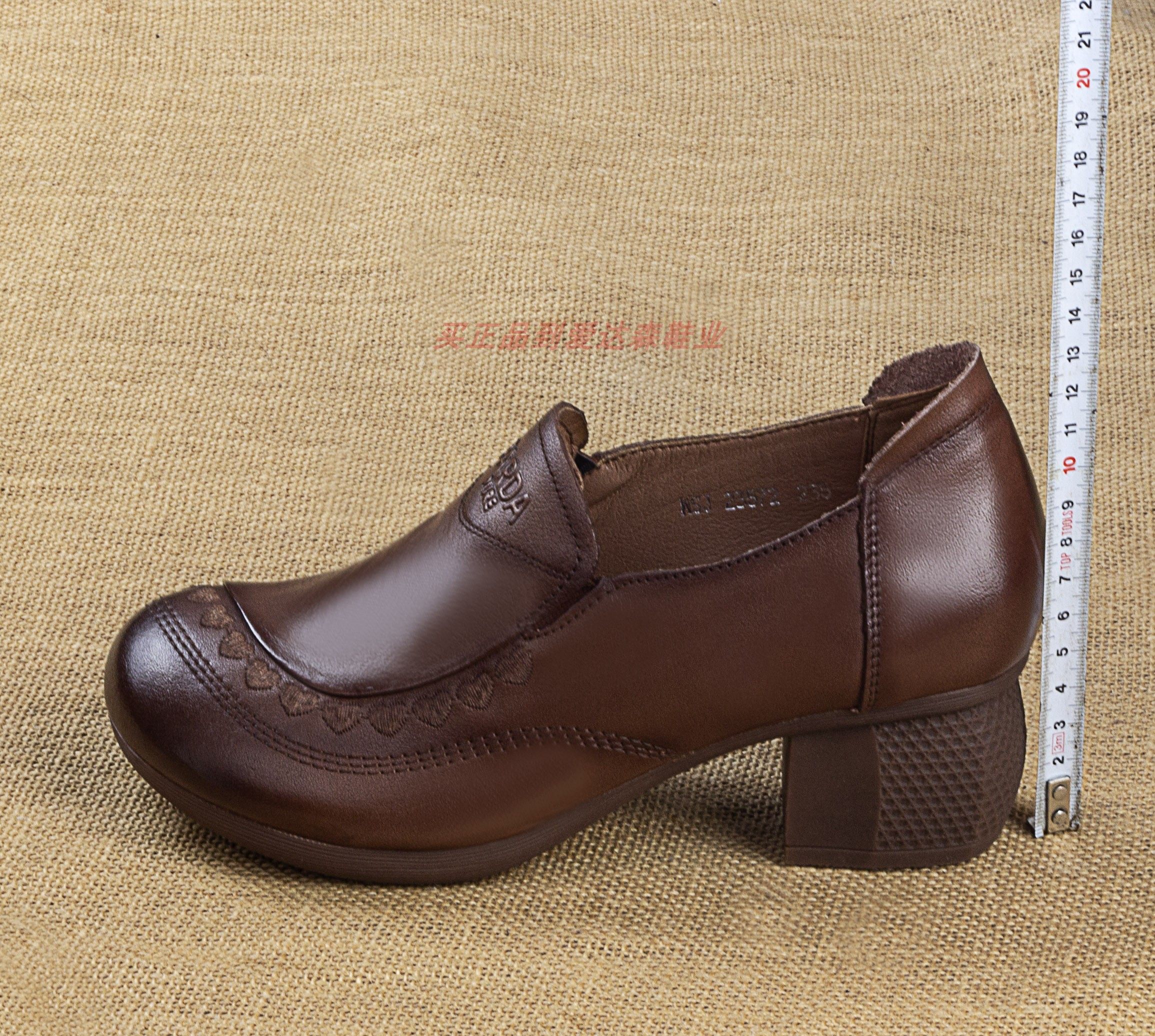 牛皮女单鞋秋季新款圆头复古女鞋矮跟软底妈妈鞋民族风中老年皮鞋,淘宝优惠券,粉丝福利购,淘宝优惠卷