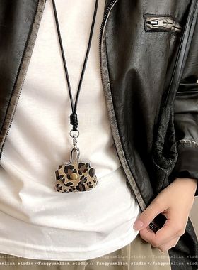 包藏心动 复古豹纹皮质零钱包项链女长款毛衣链收纳包包挂脖配饰