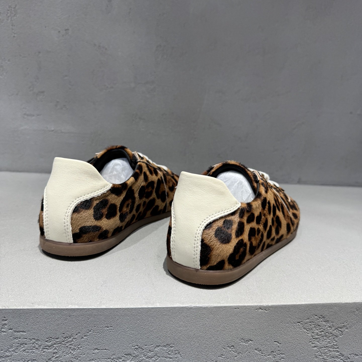 欧货欧洲站真皮2026春新款豹纹牛毛德训鞋女平底休闲舒适透气板鞋,淘宝优惠券,粉丝福利购,淘宝优惠卷