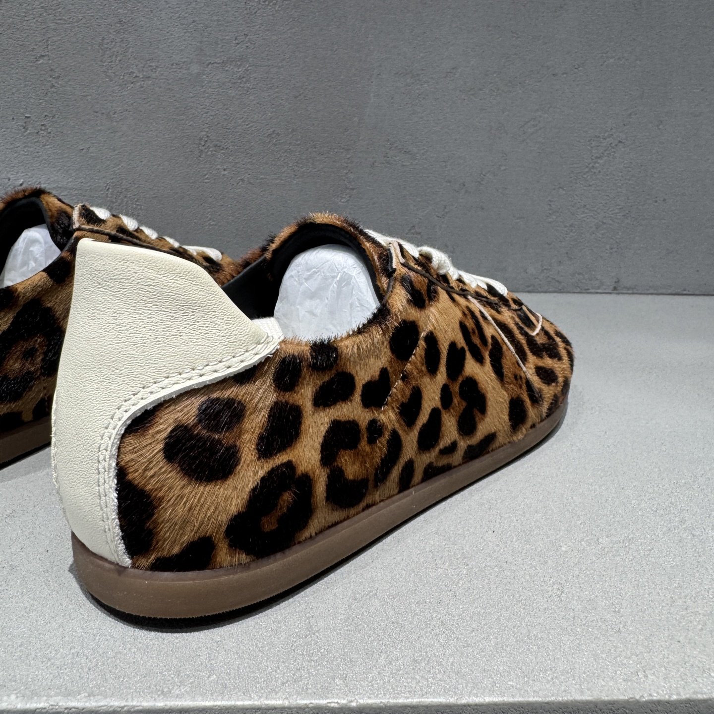 欧货欧洲站真皮2026春新款豹纹牛毛德训鞋女平底休闲舒适透气板鞋,淘宝优惠券,粉丝福利购,淘宝优惠卷