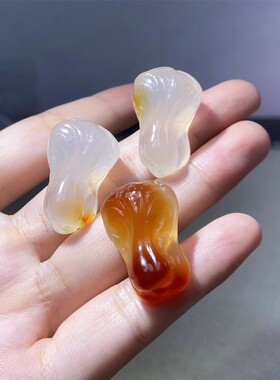天然冰透俏色玛瑙玉白菜项坠