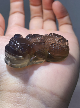 纤纤素手冰透玉髓紫罗兰貔貅项坠