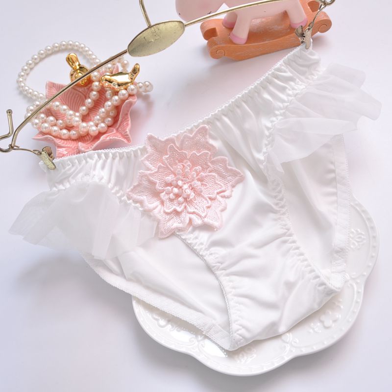 四色日系水溶刺绣蕾丝边可爱少女纯色性感牛奶丝女式中低腰三角裤 - 图1