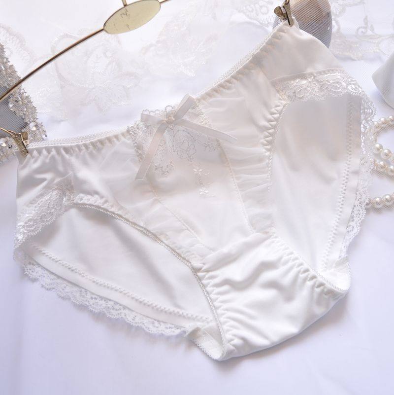 3条包邮日系刺绣小清新少女可爱飞边中腰三角无痕女式内裤M-XXL,淘宝优惠券,粉丝福利购,淘宝优惠卷