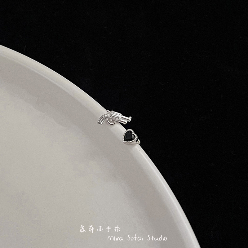 不对称手枪爱心耳钉925纯银耳环女ins冷淡风小巧精致耳骨钉耳饰品 - 图3