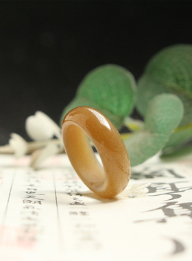 窄款时尚和田玉糖玉素面戒指