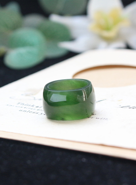 女士简约大气和田玉碧玉方圆戒指