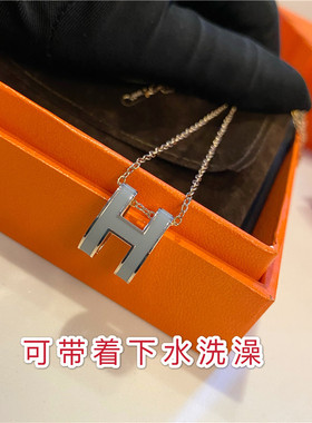 灰色字母钛钢电镀锁骨链网红同款