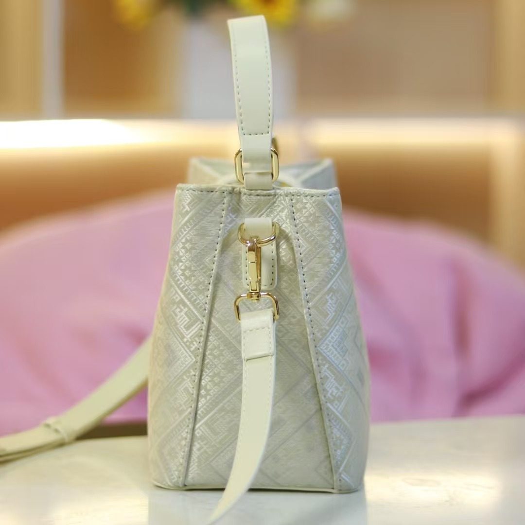 广州非遗壮锦爆款小包包女夏天百搭时尚斜挎包韩版菱格水桶包,淘宝优惠券,粉丝福利购,淘宝优惠卷