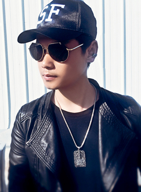 属鼠千手观音吊坠挂链男钛钢