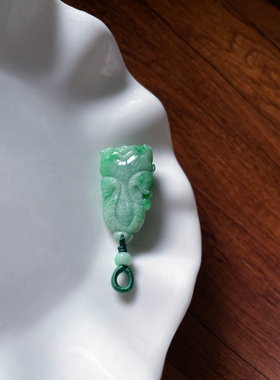 天然a货翡翠玉石绿底飘绿遇百财生财白菜吊坠玉坠毛衣链吊坠挂件