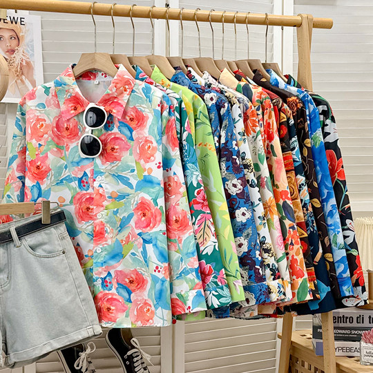 大型表演碎花上衣女复古港风2025秋冬新款花朵着港味印花长袖衬衫