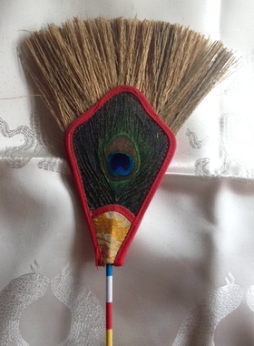 藏传家用-尼泊尔单眼 净水瓶顶孔雀羽毛+吉祥草 净水瓶  净坛之用