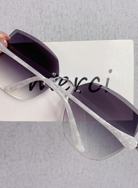 近视太阳镜切边显瘦女