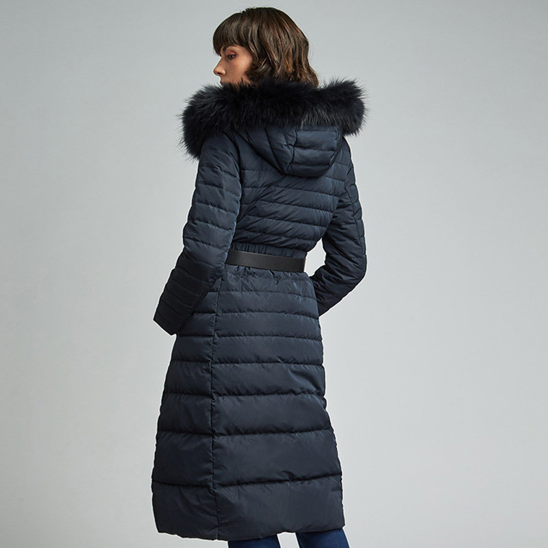  艾格银座羽绒服