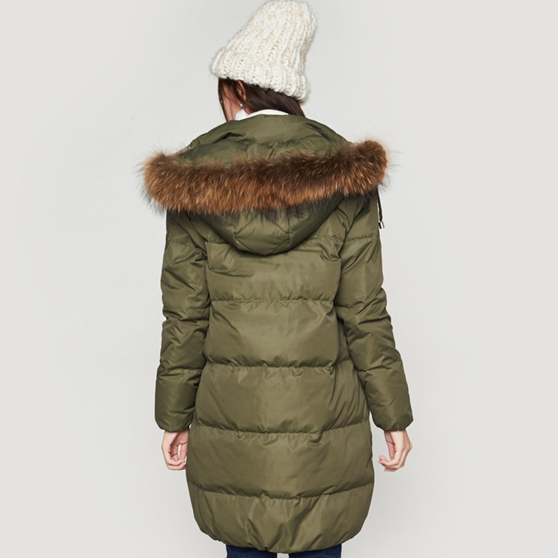  艾格银座羽绒服