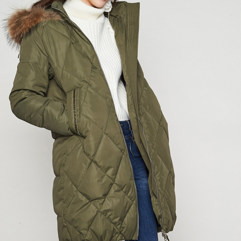  艾格银座羽绒服