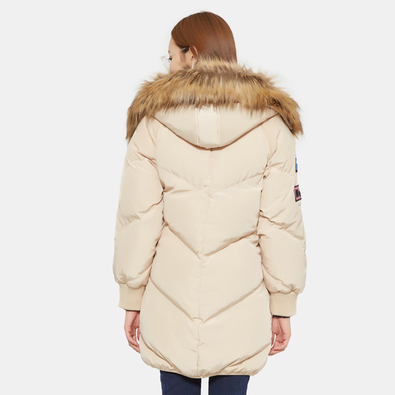  艾格银座羽绒服