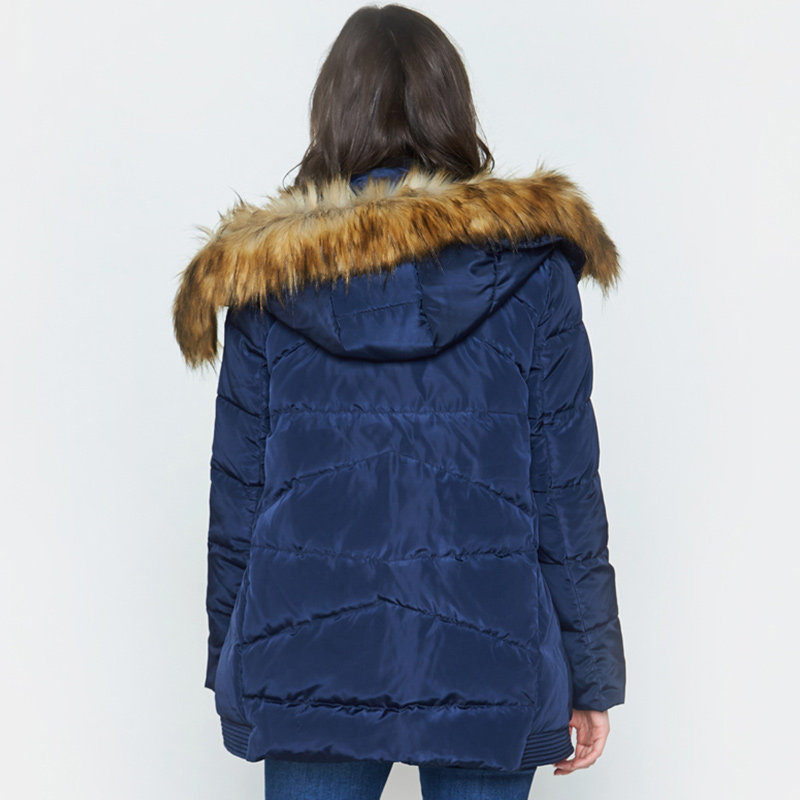 艾格2019冬季新品女装时尚羽绒服 艾格银座羽绒服