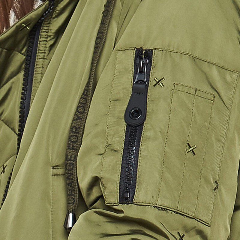  艾格银座羽绒服