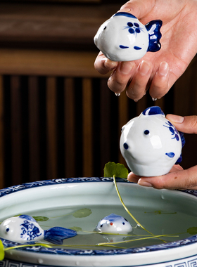 手绘青花瓷陶瓷鱼茶宠儿童动物玩具家居鱼缸精致装饰摆件可漂浮