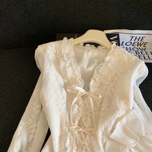 Jade Closet直营店推荐~美拉德甜美风花边v领设计感长袖蕾丝衬衫 - 图2