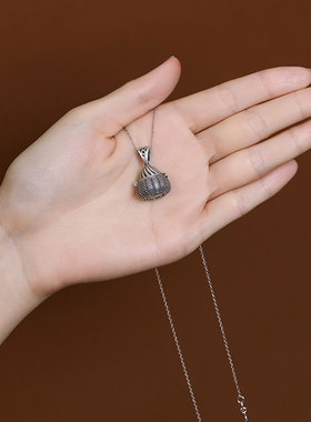 纯银空心可打开装东西随身嘎乌盒