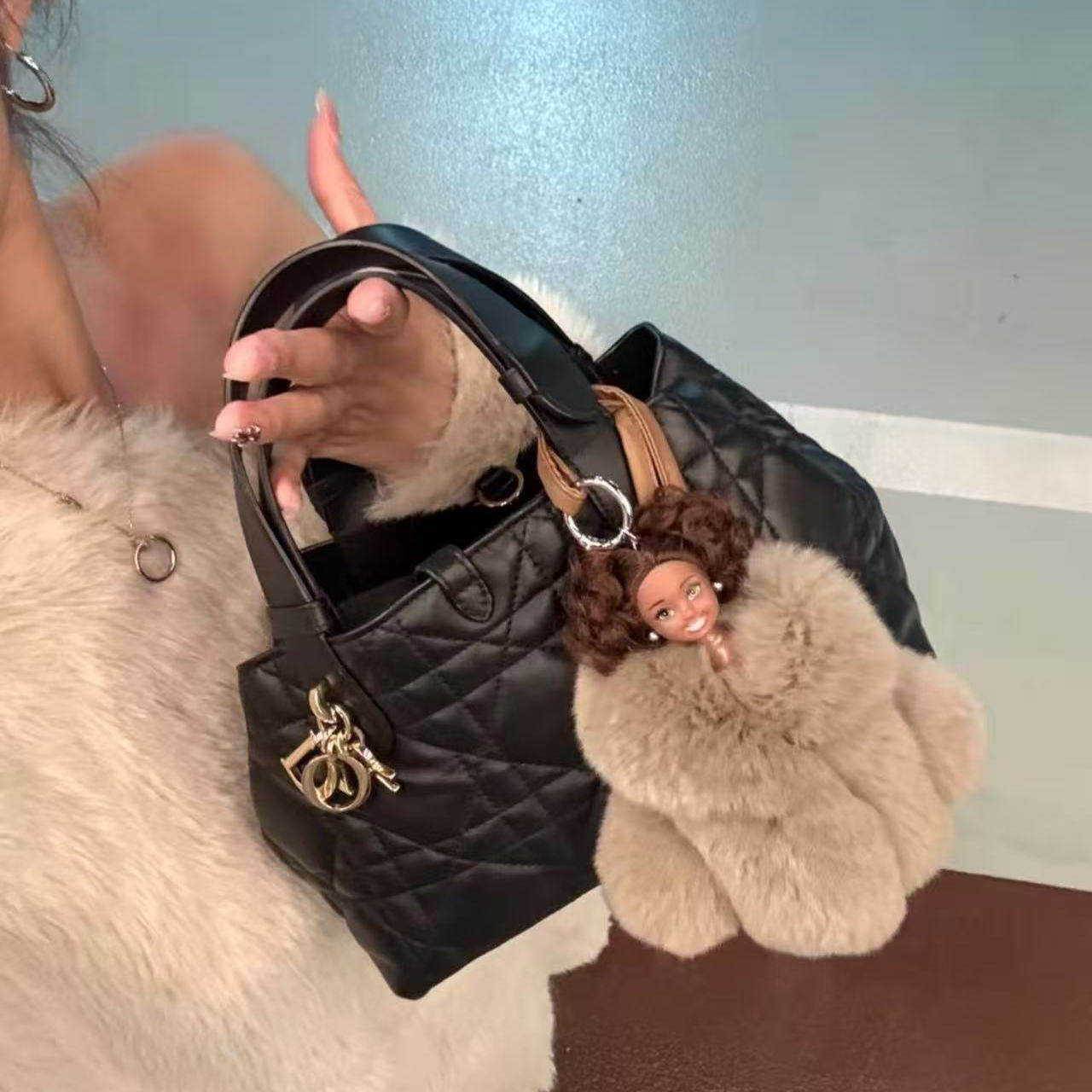 皮草黑皮芭比娃娃獭兔毛绒包包挂件贵气凯丽新年秋冬挂饰配饰,淘宝优惠券,粉丝福利购,淘宝优惠卷