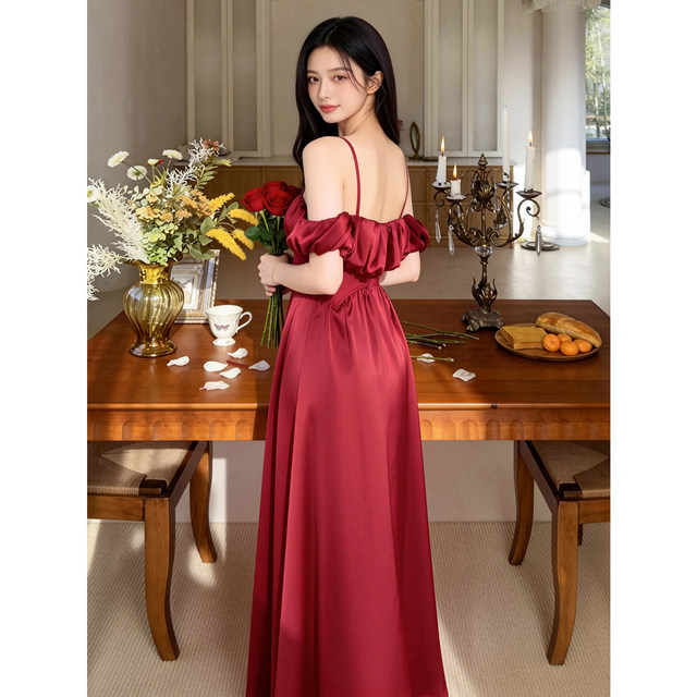 He Yi Jianyou <ຮັກ> French bud fishbone light wedding dress red and white satin tube top dress suspender dress