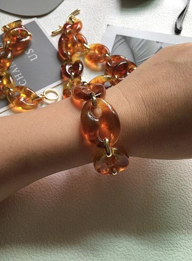 网红同款手链金色古巴复古时尚搭配琥珀色树脂手镯女小众高级感潮