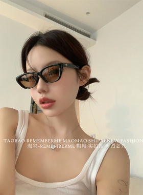 博主凹造型显脸小墨镜女高级感潮