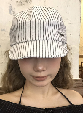 适合比较日系白色条纹软顶棒球帽