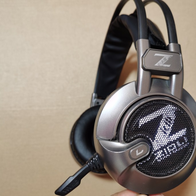 Headphones head-mounted chicken game independent sound card USB