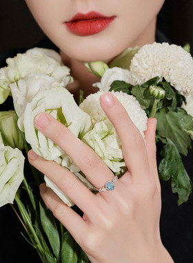 今饰有约天然海蓝托帕石戒指
