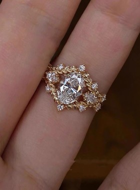 今饰有约枝叶缠绕调金闪钻戒指