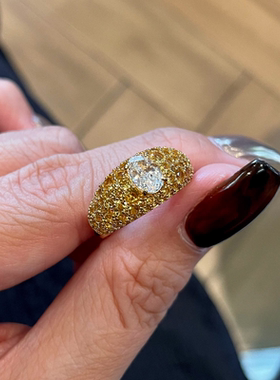 今饰有约鸽子蛋镂空宽版食指戒