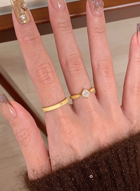 今饰有约拉丝小方钻星芒戒指女