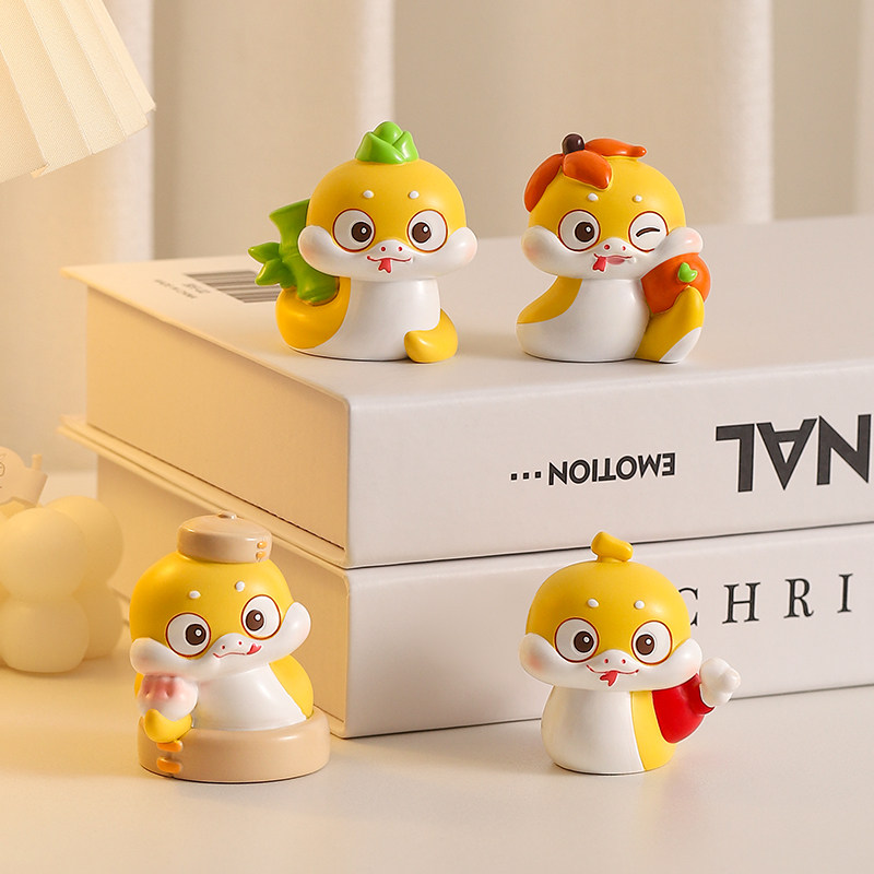 2025蛇年吉祥物生肖蛇摆件办公室桌面装饰品小公仔本命年春节礼物