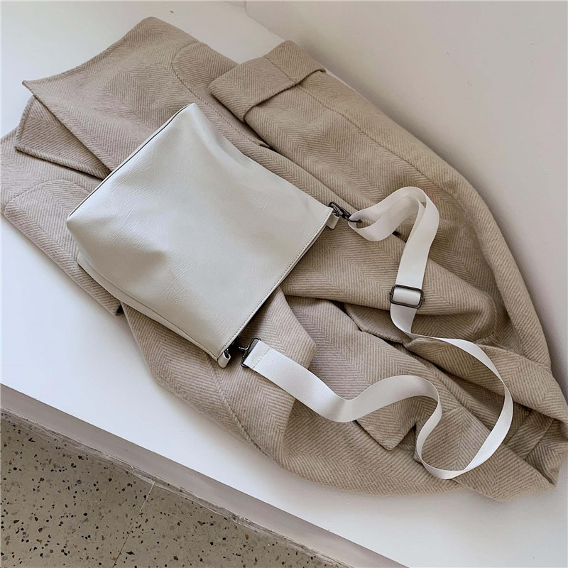 单肩包秋冬大容量新款2020上课包 圣茵娜女士包袋