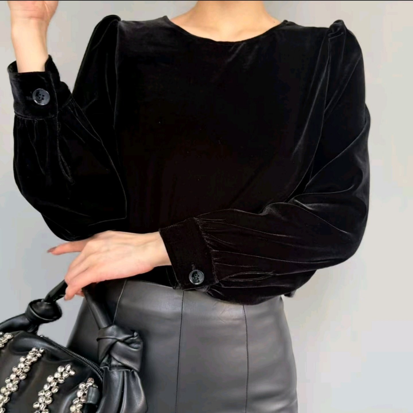 黑色蕾丝美背丝绒上衣女秋小风风灯笼袖打底衫衬衫女九分蛋白皮裤,淘宝优惠券,粉丝福利购,淘宝优惠卷