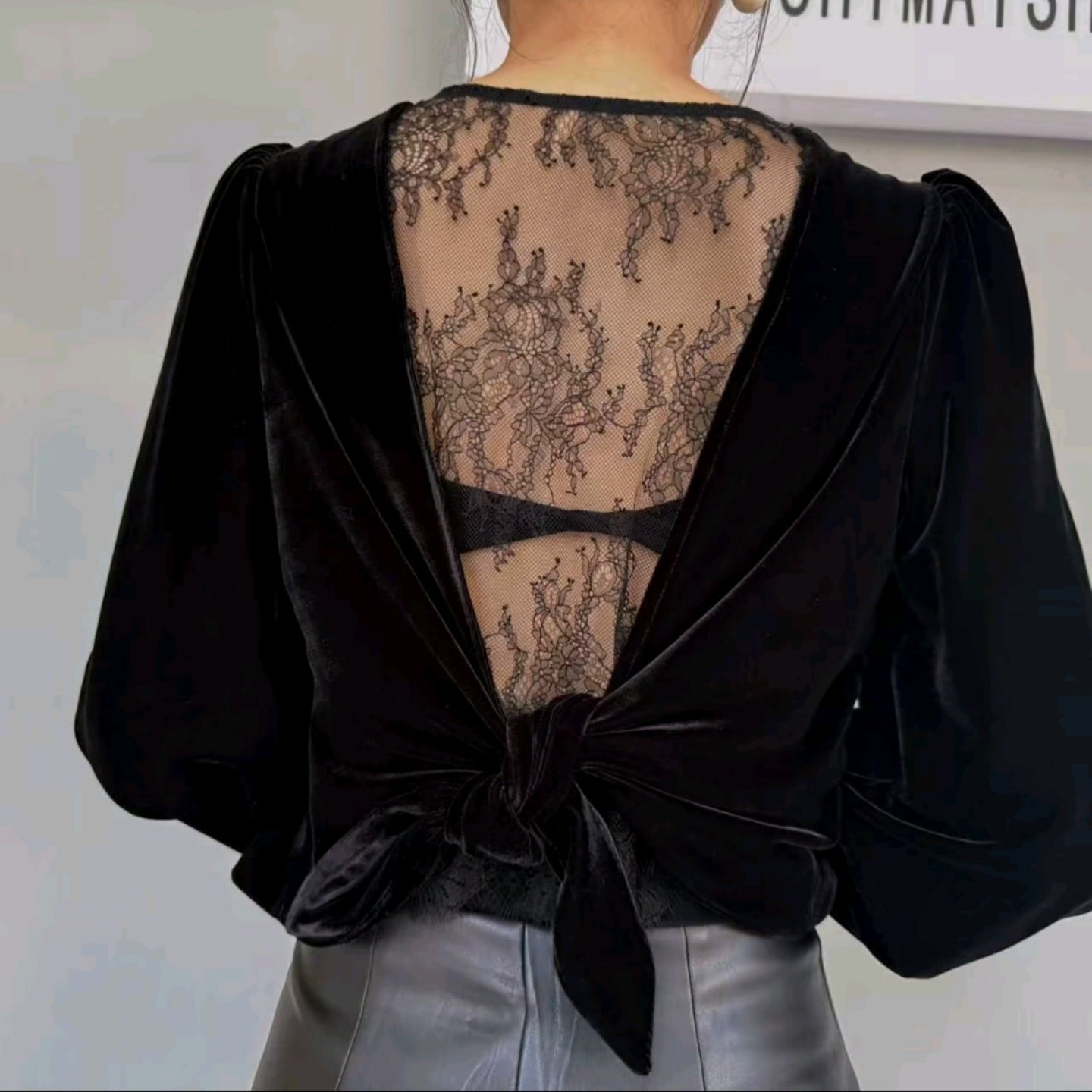 黑色蕾丝美背丝绒上衣女秋小风风灯笼袖打底衫衬衫女九分蛋白皮裤,淘宝优惠券,粉丝福利购,淘宝优惠卷