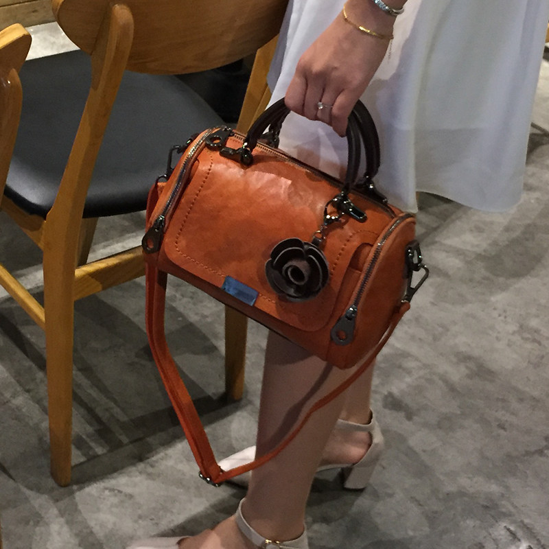 正品牛皮2020新款韩版波士顿枕头包 朵唯名品 香港代购店女士包袋