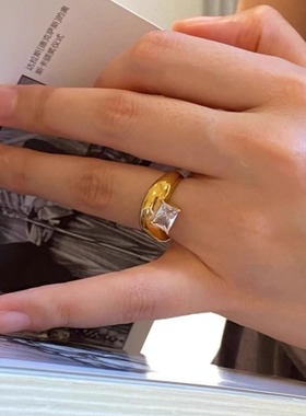 异形弧面 长方锆石戒指 欧美复古个性镀金指环 ins时尚钛钢饰品