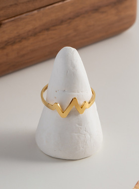 日韩小众设计法式小巧精致心电图戒指女百搭钛钢镀金心跳指环新款